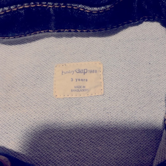 LIKE NEW Gap denim jacket with some stretch EUC - Picture 3 of 3